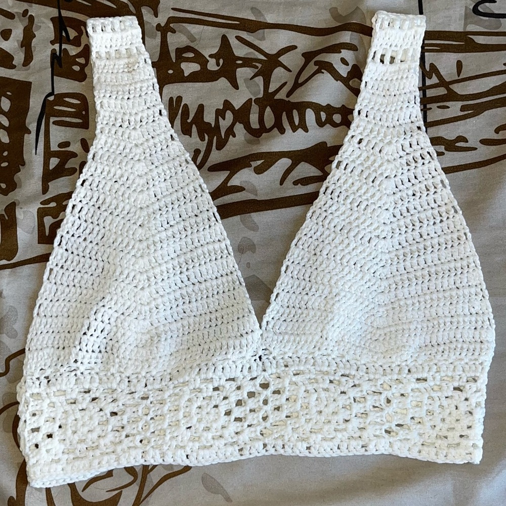 VIVID white knitted plunge neck crop top